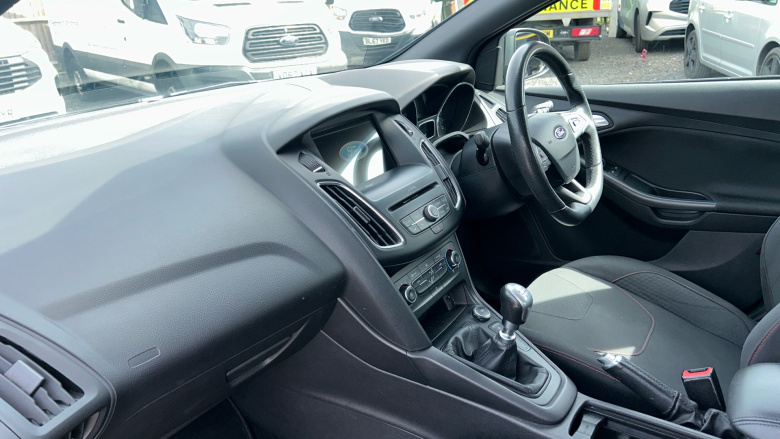 Ford Focus 1.0 EcoBoost 140 ST-Line Navigation 5dr Petrol Hatchback